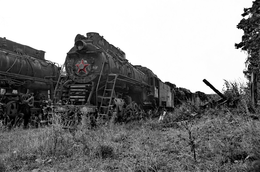 3-Beautiful-locomotive-IN-STOCK-by-Nikolai-Bochenin