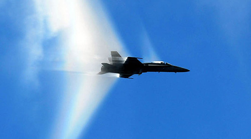 Photographies extraordinaires d'avions : Les jets, avions de combat, Bi-plan, au travers des nuages