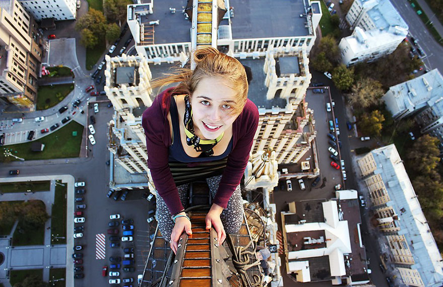 Climbeur extreme selfies Angela Nikolau - Russie © Photo sous Copyright