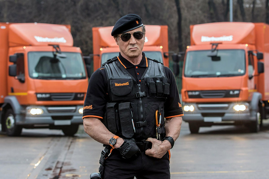 Sylvester Stallone devant des camions Warburtons © Photo sous Copyright