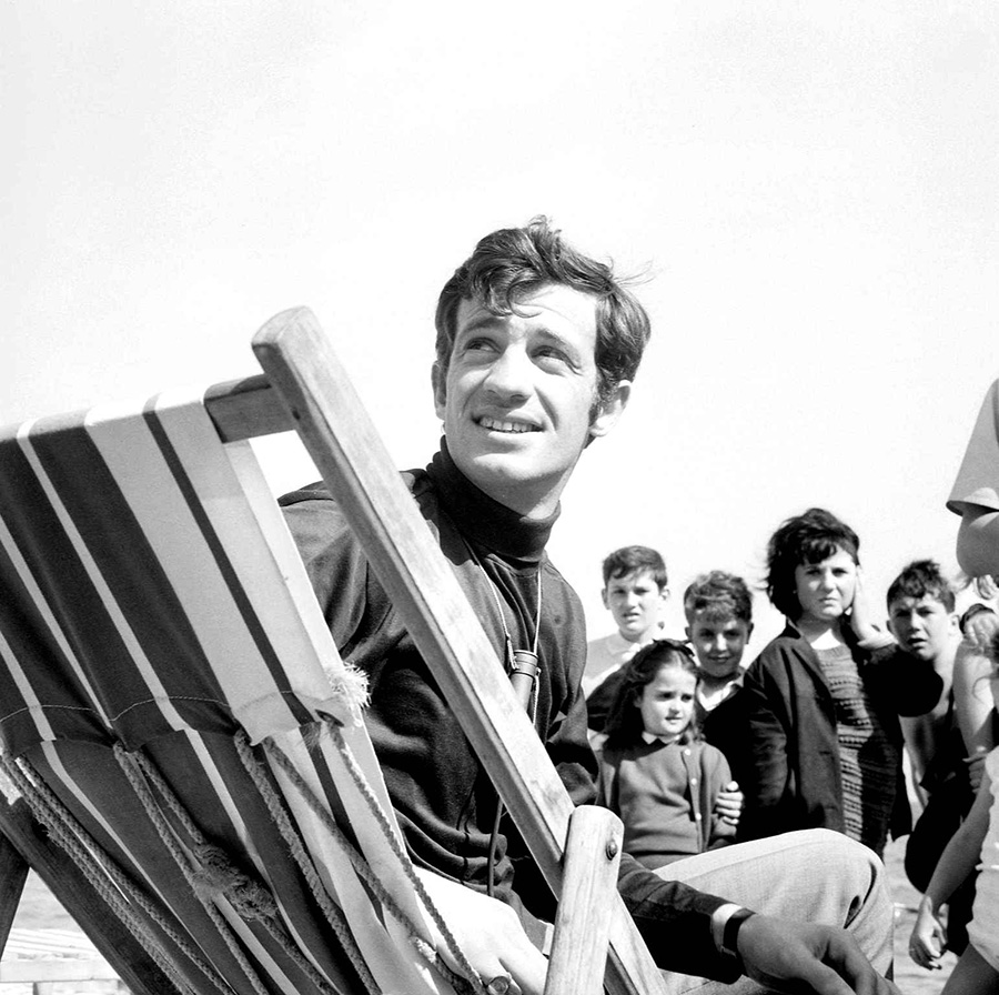 Jean-Paul Belmondo sur la croisette en 1964 © Photo sous Copyright