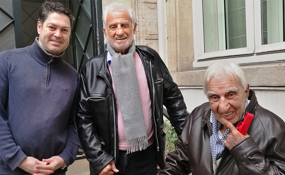 Jean-Paul Belmondo, Charles Gérard et moi-même devant sa porte d'entrée à Paris rue des Saint-Pères - le jeudi 24 novembre 2016
