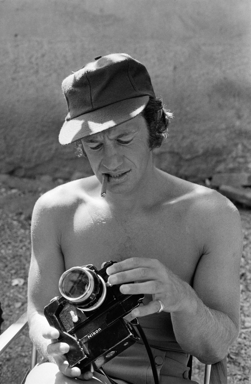 Jean-Paul Belmondo avec un appareil photo Nikon © Copyright photo
