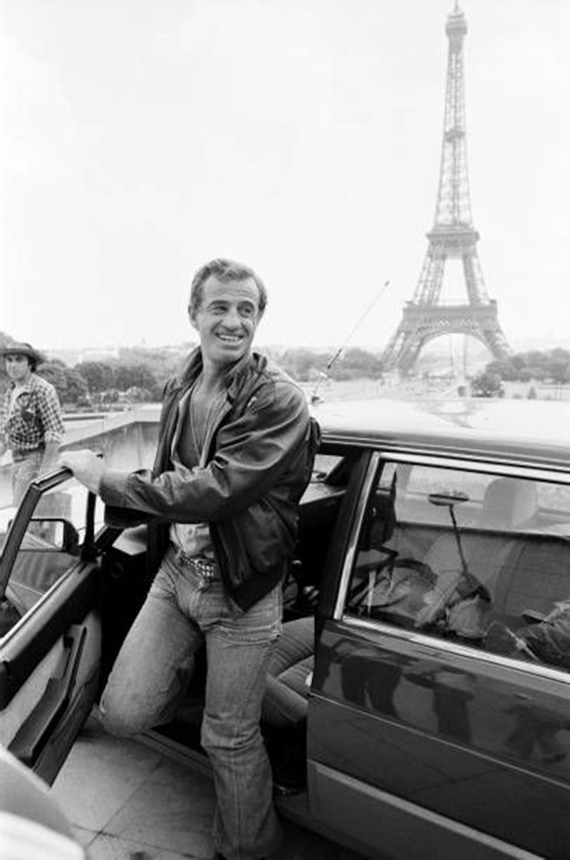 Jean-Paul Belmondo devant la Tour Eiffel © Copyright photo