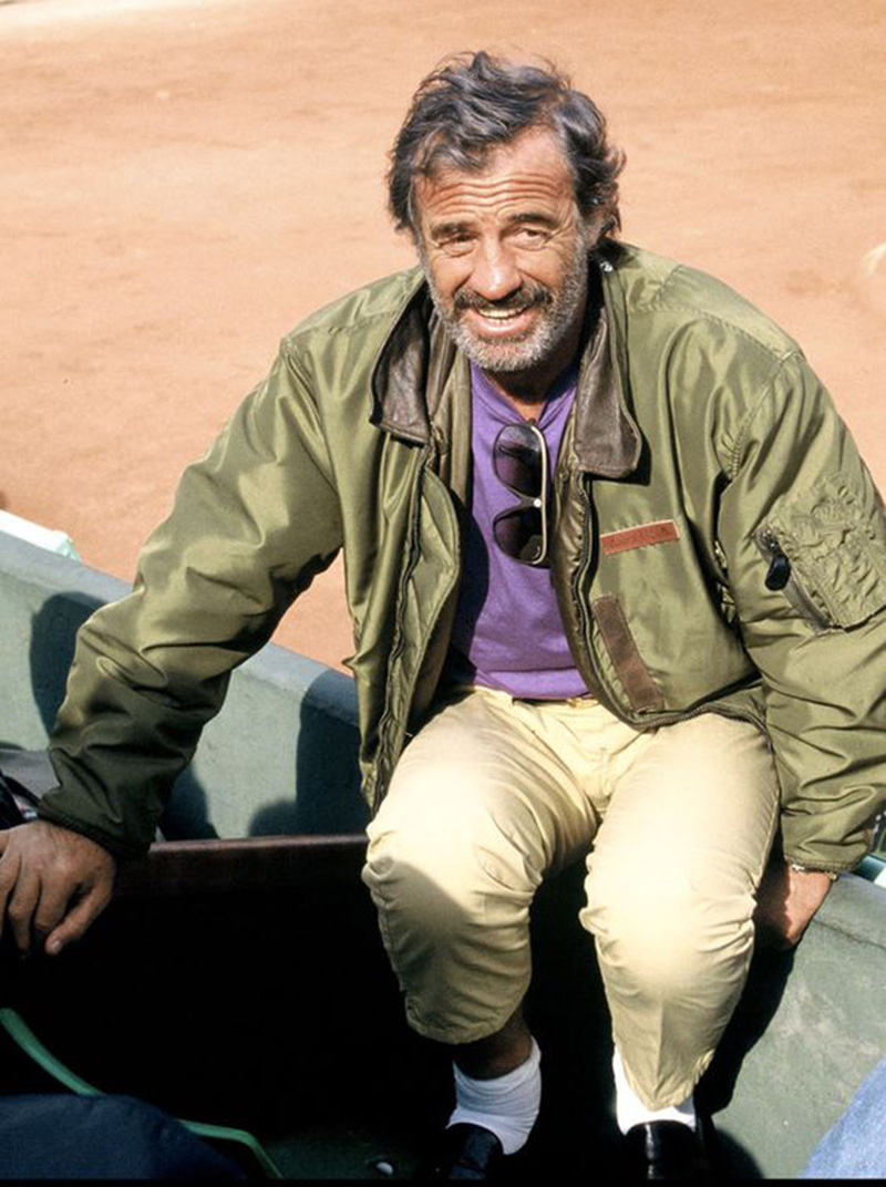 Jean-Paul Belmondo à Roland garros, avec la veste de Steve McQUEEN © Copyright photo