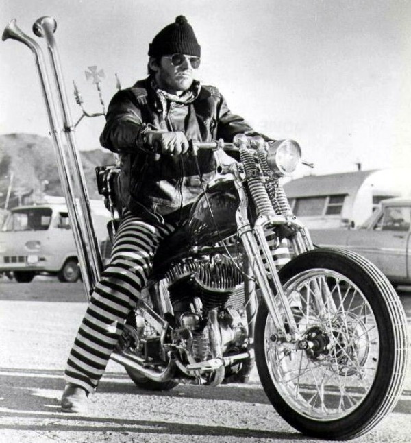 Jack Nicholson sur une 45 Flathead Harley Bobber