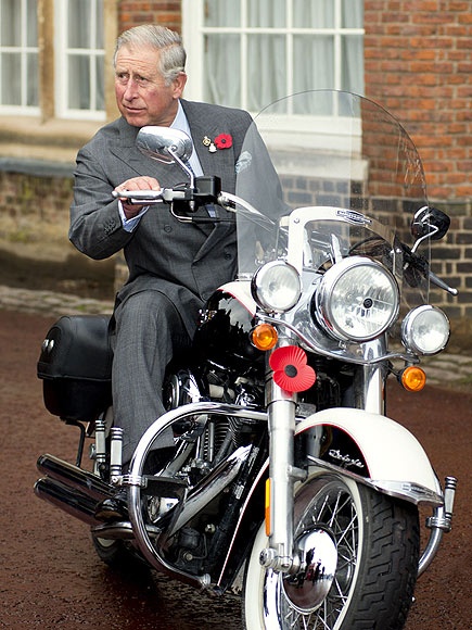 Le Prince Charles sur une moto