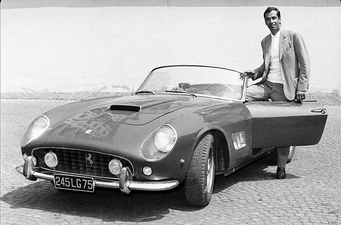 Roger Vadim et sa Ferrari GT California