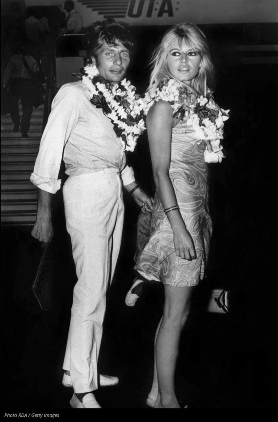 les plus belles photos de Brigitte Bardot.Brigitte Bardot en Mai 1966, elle rencontre le play-boy et milliardaire allemand Gunter Sachs.
« J'avais déjà connu bien des hommes, j'avais aimé, vécu des passions, mais ce soir-là,
je m'envolais, portée par Gunter dans un monde féerique, que je n'avais jamais connu
et que je ne connaîtrais jamais plus. » BB l'épouse en troisièmes noces 
le 14 juillet 1966 à Las Vegas, à peine deux mois après leur rencontre.
© Photo : RDA / Getty Images