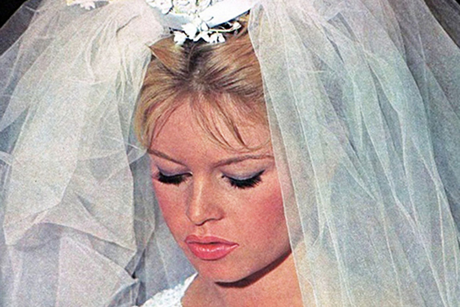 les plus belles photos de Brigitte Bardot.Brigitte Bardot en mariée dans le film "Voulez-vous danser avec moi ?" de Michel Boisrond © Copyright : DR
