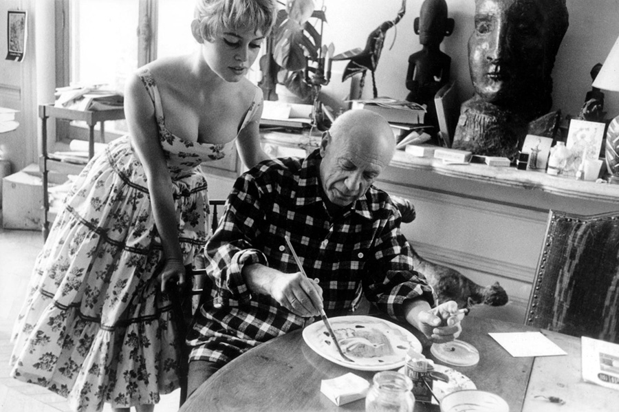les plus belles photos de Brigitte BardotBrigitte Bardot et Paplo Picasso dans son atelier © Photo : DR