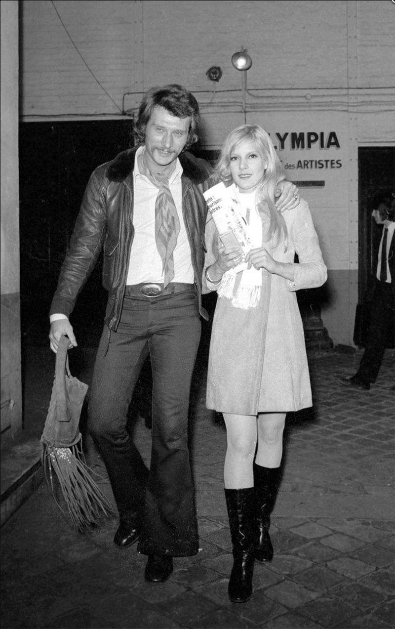 Johnny Hallyday et Sylvie Vartan à la sortie de l'Olympia - 1970 © Photo sous Copyright 


