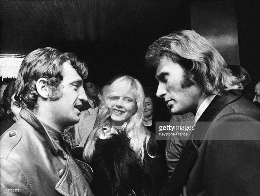 Johnny Hallyday face à Jean-Paul Belmondo et Sylvie Vartan © Photo copyright : Gettyimages
