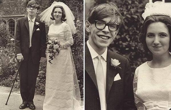 Steven Hawking marchait encore avec une canne sur cette photo rare,