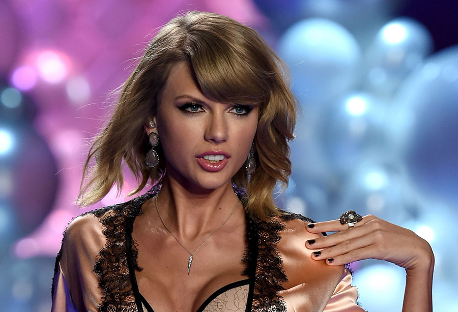 Taylor Swift Slips On Some Silky Lingerie For The Victoria Secret Fashion