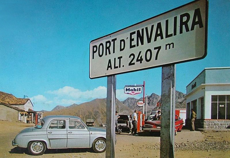 carte postale ancienne de villes et de vieilles voitures - andorre port d'envalira