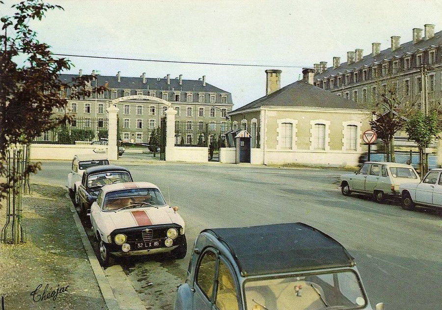 carte postale ancienne de villes et de vieilles voitures - fontenay le comte dep 85