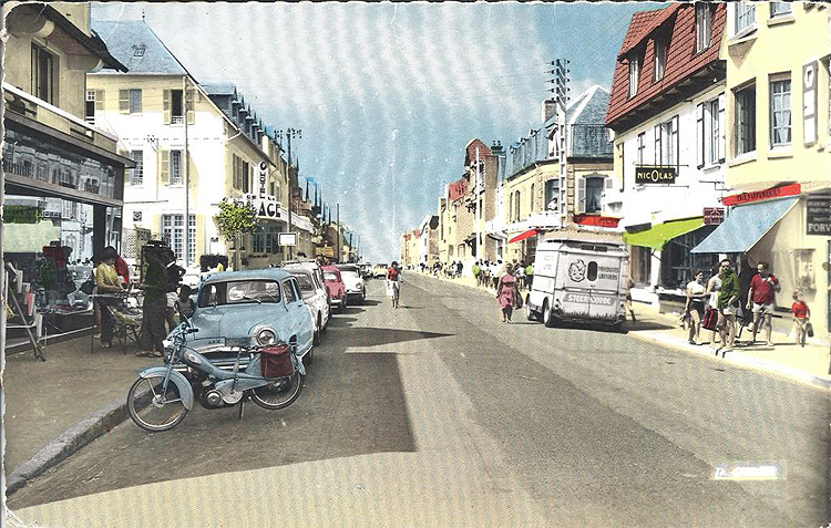 carte postale ancienne de villes et de vieilles voitures - merlimont en 1960