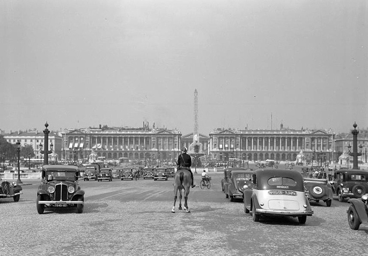 carte postale ancienne de villes et de vieilles voitures - paris place dela concorde en 1935