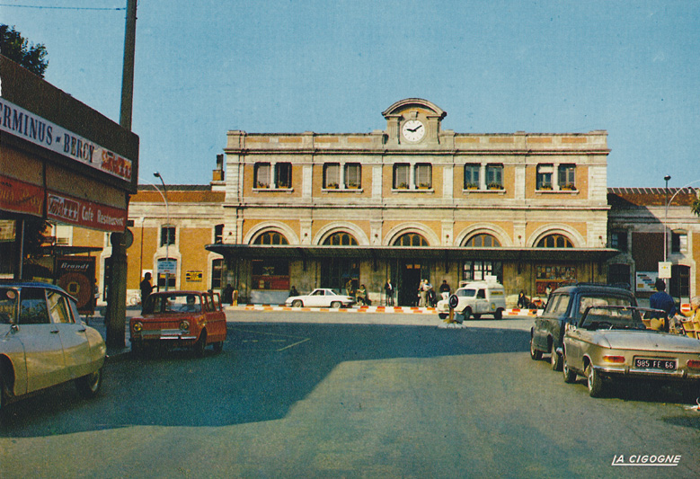 carte postale ancienne de villes et de vieilles voitures - perpignan gare arnouville