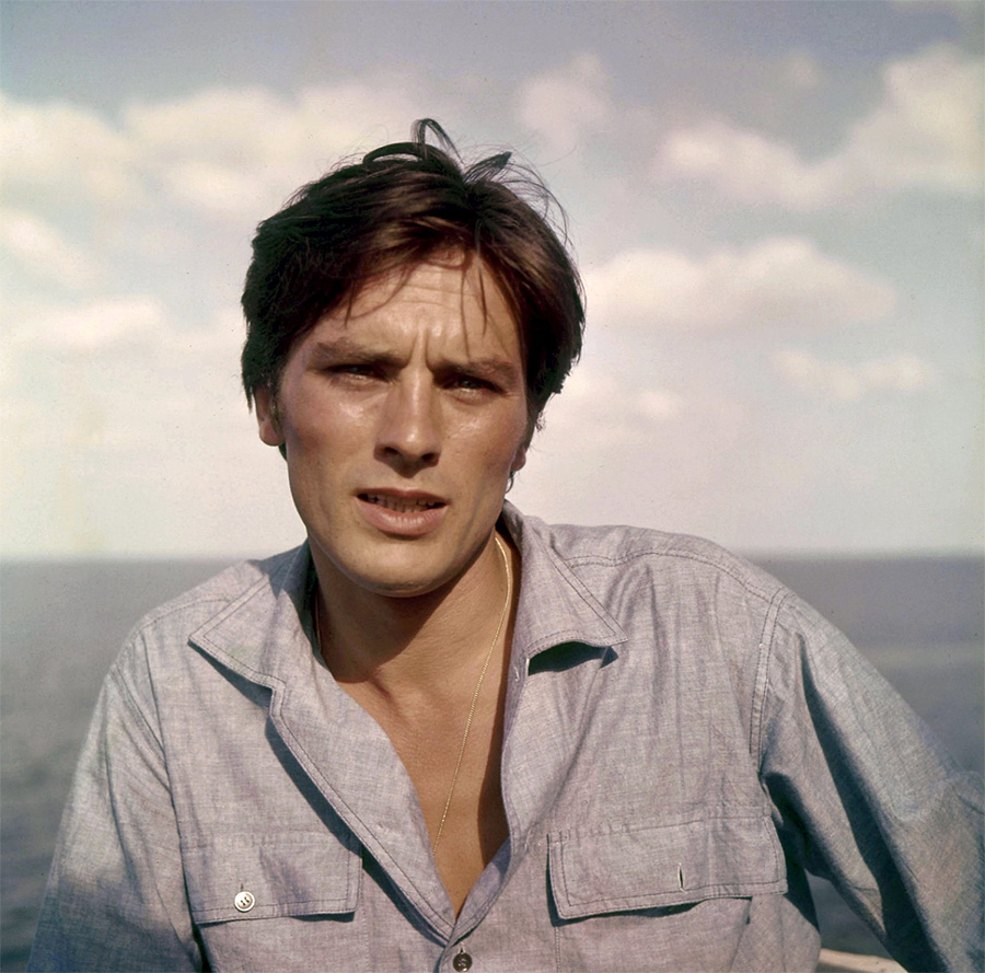Alain Delon en chemise - 1962 © Photo sous Copyright