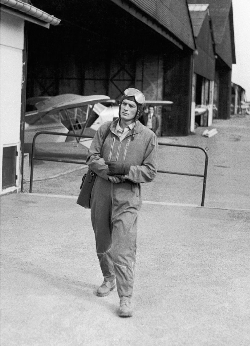 Alain Delon en tenue d'aviateur dans le film "Les aventuriers" de Robert Enrico - 1967 © Photo sous Copyright