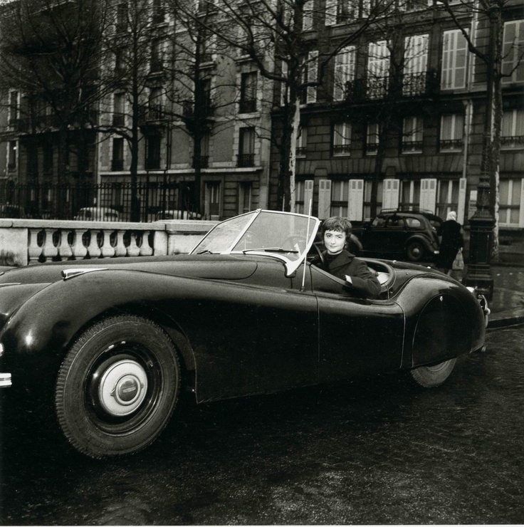 Françoise SAGAN en Jaguar XK