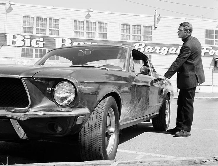 Steve McQUEEN et sa fameuse Mustang GT-390 Fastback dans le film "Bullit"