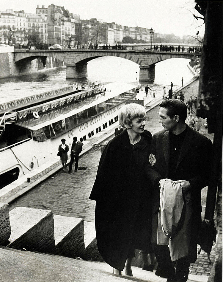 Paul Newman et sa femme Johanne à Paris sur les quai devant Notre-Dame de Paris © Photo sous Copyright 