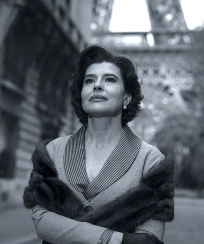 Fanny Hardan devant la Tour Eiffel - Paris - France