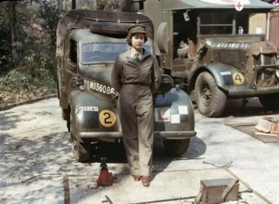 Photo rare de la reine Elisabeth durant son service militaire pendant la seconde guerre mondiale