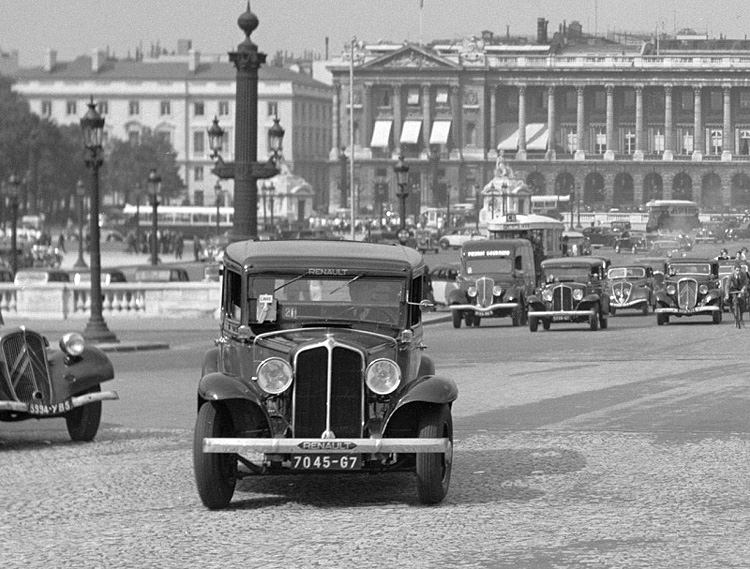 carte postale ancienne de villes et de vieilles voitures - paris place de la concorde en 1935