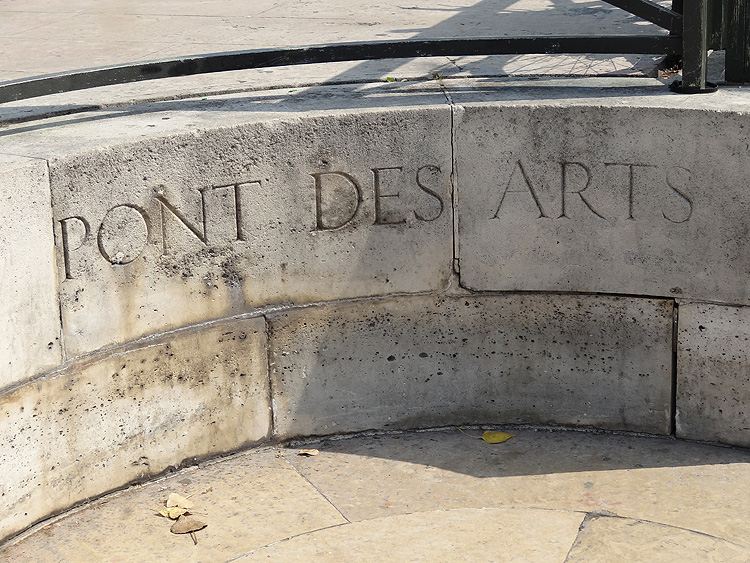 Les plus beaux cadenas du pont des arts à Paris -pont des art