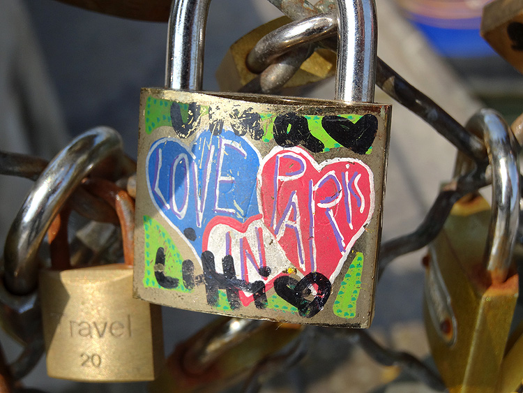 Les plus beaux cadenas du pont des arts à Paris -love paris